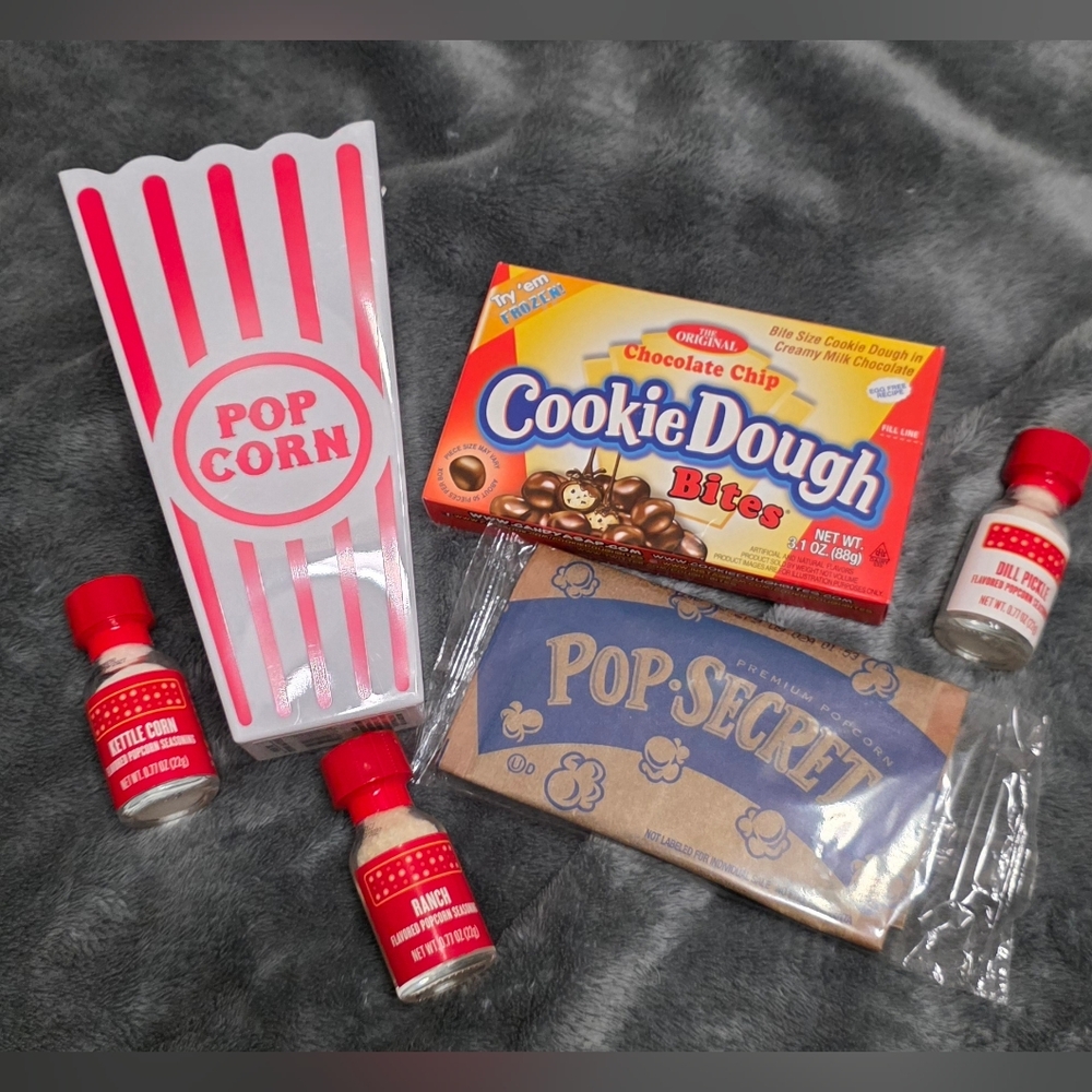Popcorn and Candy Movie Night Set W/ Giftcard!!!!! $30 Gc